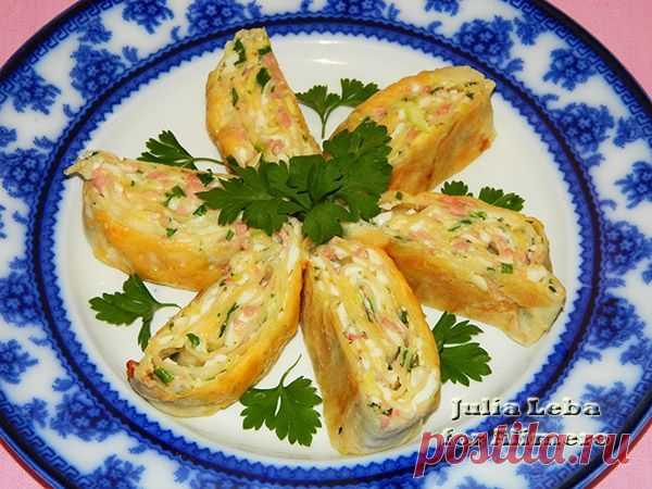Закусочные рулеты, запечённые в духовке / Рецепты с фото