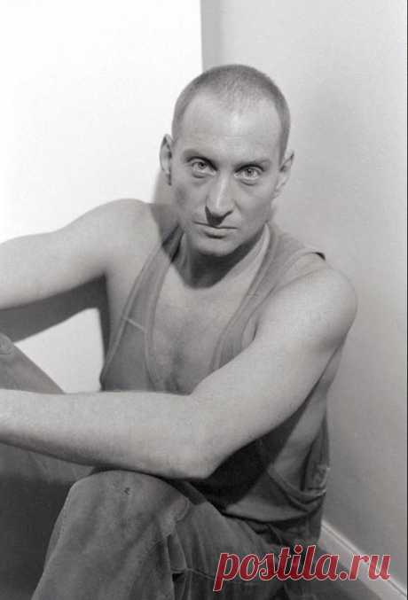 Чарльз Дэнс