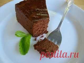 Шоколадное пирожное без муки

Ингредиенты:

Сливочное масло — 450 г
Шоколад (горький или полусладкий) — 900 г
Яйца куриные — 8 шт.

Приготовление:

1. Яйца хорошенько взбейте. Лучше, если они будут охлажденными. Взбивайте до пены, пока объем не увеличится в пару раз.
2. Отдельно растопите масло с шоколадом — можно в микроволновке или пароварке. И добавляйте взбитые яйца частями в шоколадную смесь. Добавляйте и размешивайте.
http://vk.com/feed?w=wall-32194285_206697