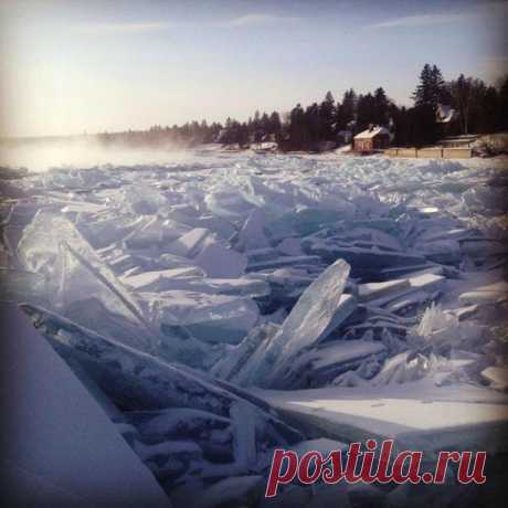 Digtravel - путешествия, отдых, туризм ежедневно.
Лед на озере Байкал, Россия