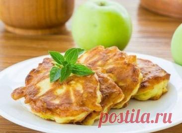 Овсяные оладьи с яблоком Ингредиенты:Кефир - 200 г&nbsp;Овсянка - 100 гБольшое яблоко - 1 шт.&nbsp;Оливковое масло для жарки - 2 ст. л
Приготовление:Овсяные хлопья залейте стаканом кефира, перемешайте и оставьте на ночь.&nbsp;С утра вымойте большое яблоко и вырежьте сердцевину. Натрите яблоко на крупной терке и...