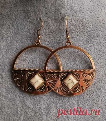 Большие круглые медные серьги в стиле бохо с белой бирюзой купить в интернет-магазине Ярмарка Мастеров по цене 230 ₽ – X7C0SRU, Серьги классические, Рошаль - доставка по России Большие круглые медные серьги в стиле бохо с белой бирюзой в наличии в интернет-магазине на Ярмарке Мастеров - 55769500. Серьги классические от Antiq-vintag. Размер: 3,9 см
Вес: 12 г. Материал: медь, белая бирюза (имитация), говлит. Гарантированная доставка по всей России. Отзывы реальных покупателей и фото