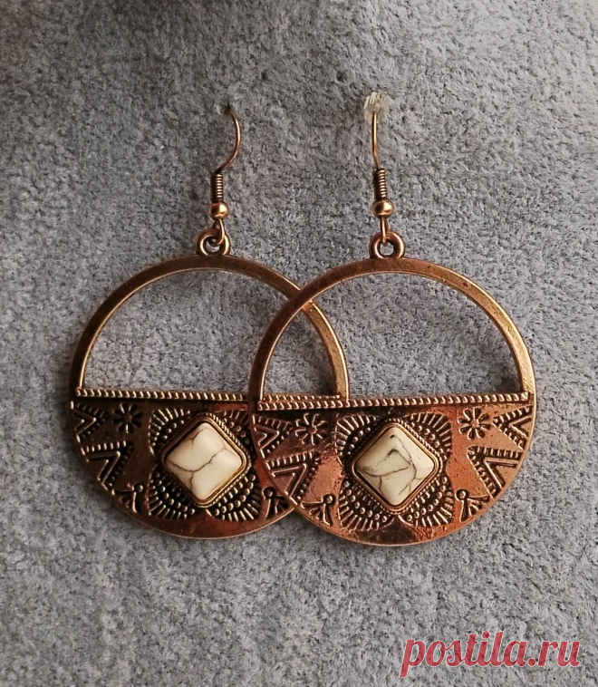 Большие круглые медные серьги в стиле бохо с белой бирюзой купить в интернет-магазине Ярмарка Мастеров по цене 230 ₽ – X7C0SRU, Серьги классические, Рошаль - доставка по России Большие круглые медные серьги в стиле бохо с белой бирюзой в наличии в интернет-магазине на Ярмарке Мастеров - 55769500. Серьги классические от Antiq-vintag. Размер: 3,9 см
Вес: 12 г. Материал: медь, белая бирюза (имитация), говлит. Гарантированная доставка по всей России. Отзывы реальных покупателей и фото