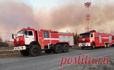 В поселке в Свердловской области ввели режим ЧС из-за пожаров. В поселке Сосьва Свердловской области ввели режим чрезвычайной ситуации из-за пожара, который затронул уже более 50 строений, сообщает МЧС России.