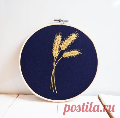 Wheat embroidery hoop art Floral wall hanging Flowers hand embroidered spikelets Botanical home decor Wildflowers art Wheat embroidery hoop art Floral wall decor for Your home  Size wood hoop 17 cm ( 6,692 inches) Embroidery stitched on 100% cotton. Embroidery thread on 100% cotton. Embroidery pack in wood hoop fabric color - indigo   Let this flower embroidered art bring a cosiness in Your