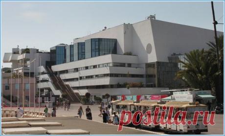 Лазурный берег, Канны. | Фотографии Светлана Верхошинская |Дворец фестивалей со стороны набережной.