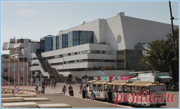 Лазурный берег, Канны. | Фотографии Светлана Верхошинская |Дворец фестивалей со стороны набережной.