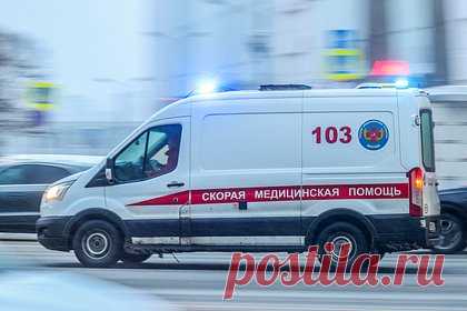 В Москве автомобиль влетел в остановку с людьми. В Марьино автомобиль «Нива» влетел в остановку, где находились люди. О происшествии в Москве сообщает Telegram-канал Shot. По его данным, пострадали четыре человека, двух из них госпитализировали. Авария произошла на Новочеркасском бульваре, ее обстоятельства выясняются. На место происшествия прибыли экстренные службы