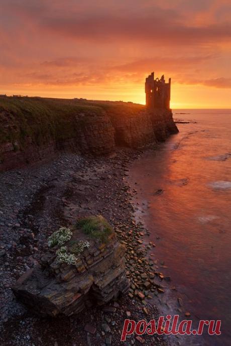 «Замок восходящего солнца». Шотландия. Автор фото: Alex Darkside. Добрых снов.
