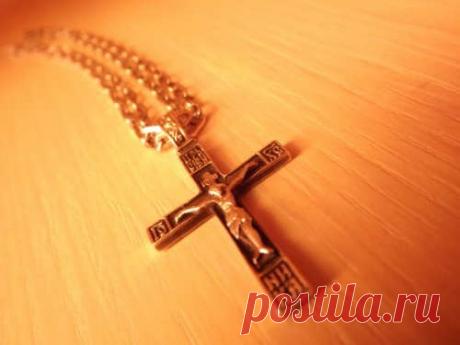 Отче наш: текст самой главной православной молитвы Молитвы в христианстве подразделяются на благодарственные, молитвы прошения, праздничные и универсальные. Есть также такие молитвы, которые должен знать каждый уважающий себя христианин. Одним из таких молитвенных текстов является «Отче наш».