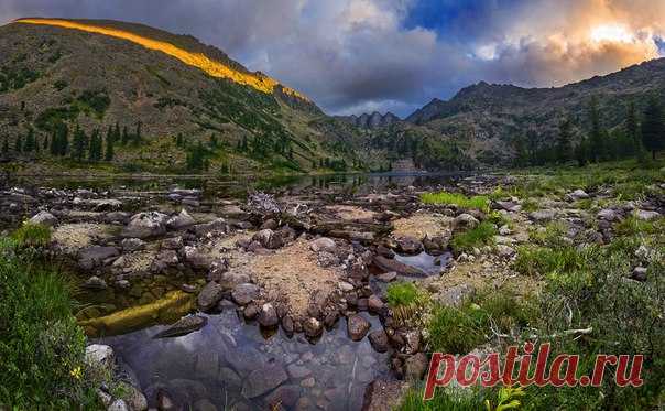 Араданский хребет, Западные Саяны. Россия. Автор фото: Андрей Батылов.