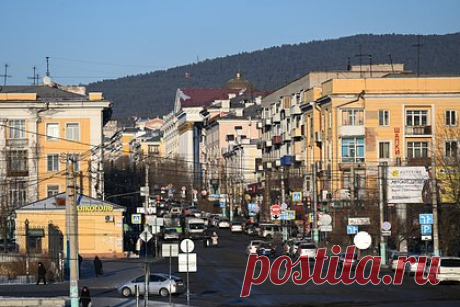 Улицы в российском городе захотели назвать в честь Китая. Новые улицы в Чите захотели называть в честь Китая, Манголии и других восточных стран и регионов. С таким предложением выступил мэр российского города Евгений Ярилов. Он поручил администрации рассмотреть возможность присвоения улицам в будущих микрорайонах названий в честь городов-побратимов.