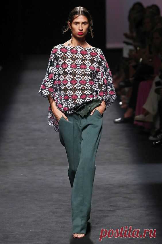 Marcos Luengo Madrid Spring/Summer 2020 collection, runway looks, beauty, models, and reviews.