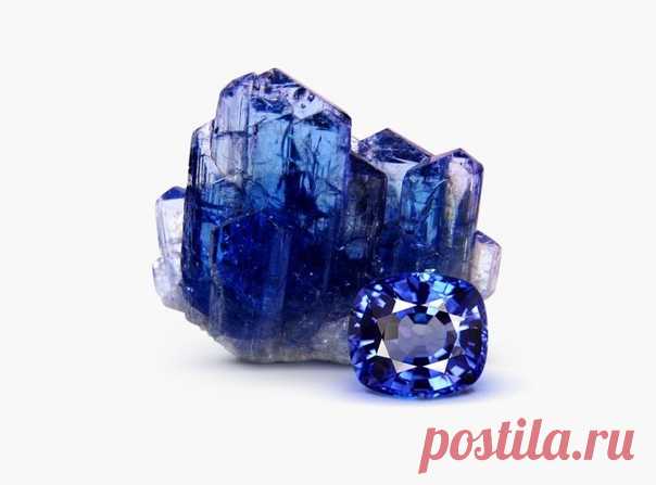 Танзанит.
Минерал называют чудом Африки и олицетворением загадочного континента – единственного места, где добывают этот красивейший редкий камень. Он сочетает в себе синеву южного африканского неба, лилово-пурпурный цвет африканской ночи, коричнево-жёлтый оттенок африканской саванны и ярко-зелёную листву её пальм. 
#Фирдаус_Батдалова 
#имитациякамней #декупаж #шкатулки_из_камней