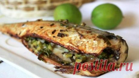 Нежная скумбрия в духовке с запеченными овощами и пикантным ароматом специй
Ингредиенты:
скумбрия — 300 глук крупный — 1 шт.морковь крупная — 1 шт.помидор крупный — 1 шт.лимон — 1/2 шт.соль, специи по вкусу
Приготовление:
Морковь натереть на крупной терке, томат бланш…