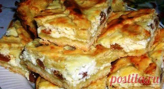 Подружка угостила пирогом с творогом и изюмом, сегодня и я испекла. Результат потрясающий! Творог и изюм – это самые удачные ингредиенты, которые гармонично комбинируются в вкуснейшую начинку для пирогов, ватрушек, пирожков и прочей сдобы. Испечь такой пирог с творогом и изюмом...