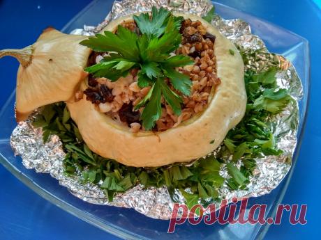 Кашей в тыкве уже никого не удивишь, а вот гречка в патиссоне это действительно ново - Пир во время езды Осенью, как правило, многие хозяйки «избавляются» от остатков урожая. Молочной кашей в тыкве уже никого не удивишь, а вот гречневая каша в патиссоне, пожалуй, привлечет к себе особое внимание гостей. Патиссон – это что-то среднее между тыквой и кабачком. Овощ отлично подходит как сладких блюд, так и для более сытных вариантов. Гречка с грибами, запеченная …