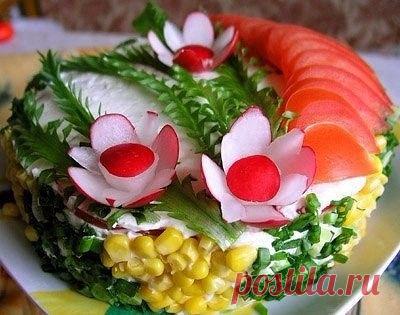 Украшаем салаты.