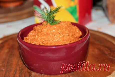 Соус махаммара (сирийская кухня) : Соусы
2 красных болгарских перца 
4 зубчика чеснока 
горсть грецких орехов 
1 ст.л. томатной пасты 
черный молотый перец (по вкусу) 
1 ст.л. лимонного сока 
3/10 ч.л. зиры 
соль и оливковое масло (по вкусу)