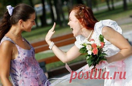 Разговаривают две подружки: - Мне скоро 30 лет, а я все не замужем. - Да, кому-то сильно повезло.