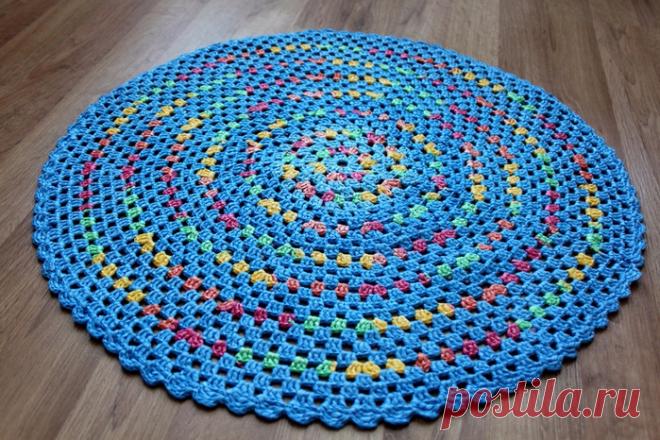 Вязание из мусорных пакетов.