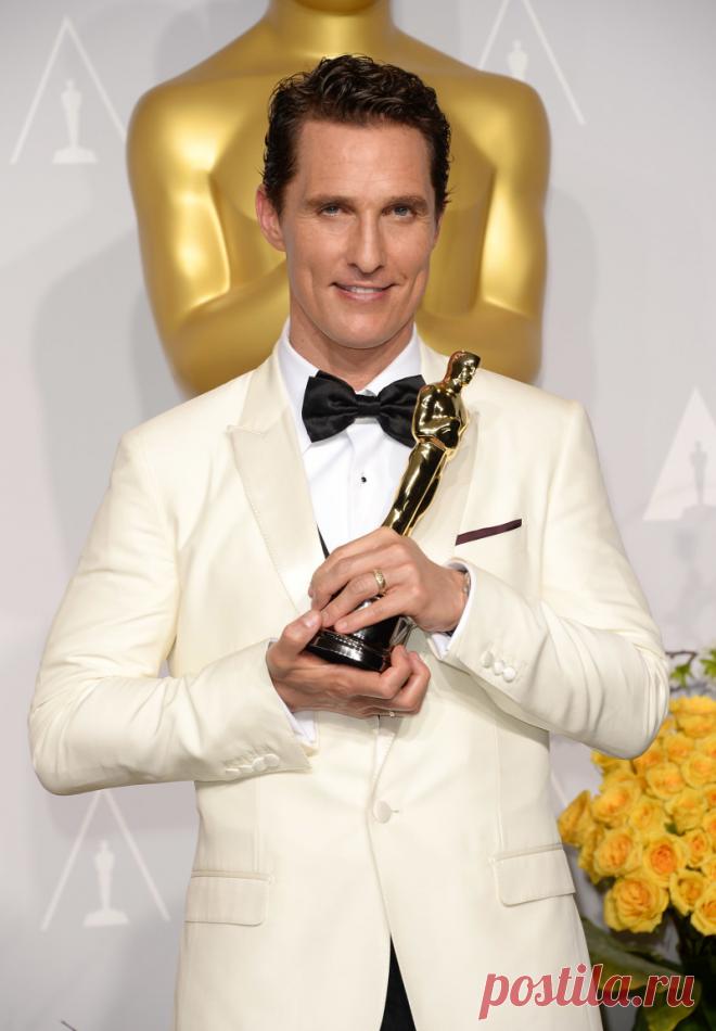 Совсем расслабился? Мэттью Макконахи набрал вес и щеголяет на пляже с брюшком | Краше Всех