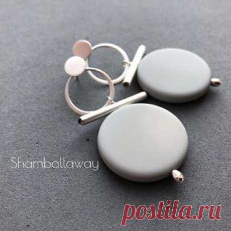 Серьги-гвоздики в стиле «геометрия» с полностью съёмным подвесом👍 Серебро 925 (фурнитура- Испания, Португалия, Германия, Корея), в трубке по бокам - стразы, диск 30мм, длина серёг с подвесом 63мм, пусеты диаметром 7мм, не тяжелые👌😄😍Цена 4700₽☺️Будут идеально с браслетом в том же стиле👍😉НЕТ В НАЛИЧИИ🚫 #shamballaway #стильныесерьги #авторскийдизайн #геометрия #дизайнерскиесерьги #украшенияизсеребра #серебряныеукрашения #серьгиизсеребра