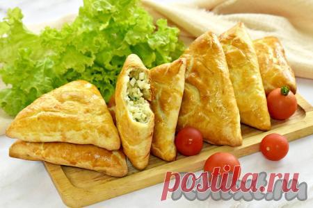 Пирожки из слоёного теста с рисом и яйцом: 10 фото в рецепте