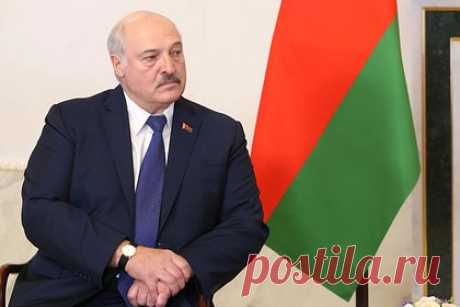 Лукашенко призвал чиновников встряхнуться и побороться в поле. Президент Белоруссии Александр Лукашенко во время совещания потребовал от губернаторов оперативного и качественного завершения уборочной кампании. Он призвал чиновников работать с большим рвением и «бороться в поле, на заводе и на фабрике», если они не хотят воевать с оружием.