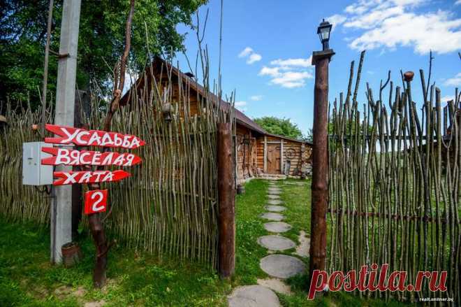 Усадьба «Вясёлая хата»: «Продал квартиру, чтобы воплотить мечту» — Идея заняться агротуризмом возникла совершенно случайно, но данное решение совпало с рождением моей дочери. Подсознательно у меня было желание сделать что-то важное, пустить корни, оставить что-то д...