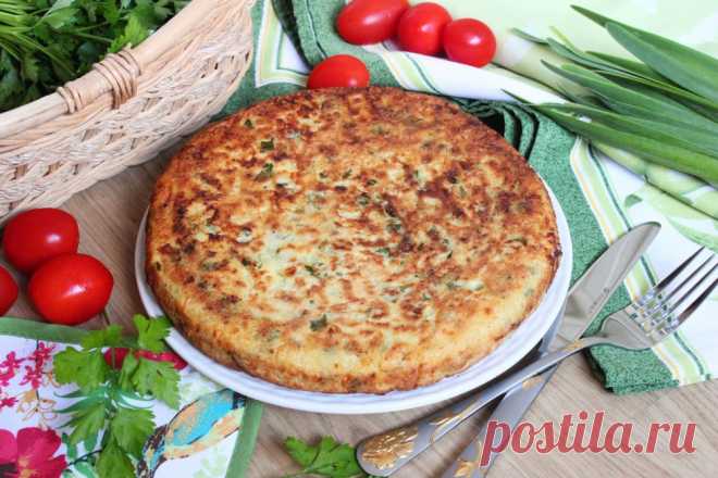 Ленивый пирог на сковороде - просто объедение Быстрый вкусный завтрак, занимающий минимальное время на его приготовление – это мечта любой заботливой хозяйки. Чаще всего утром мы торопимся, опаздываем, поэтому возиться с завтраком времени не хватает. Но банальные бутерброды и йогурты быстро надоедают, хочется чего-то новенького. Предлагаю вам отличный вариант быстрого завтрака в виде сырного пирога. Он делается буквально за 15 минут. Я называю этот пирог – «Ленивый». Потом...