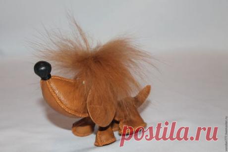 Купить щенок таксы из кожи с хохолком - морская волна, натуральная кожа, прикольный подарок