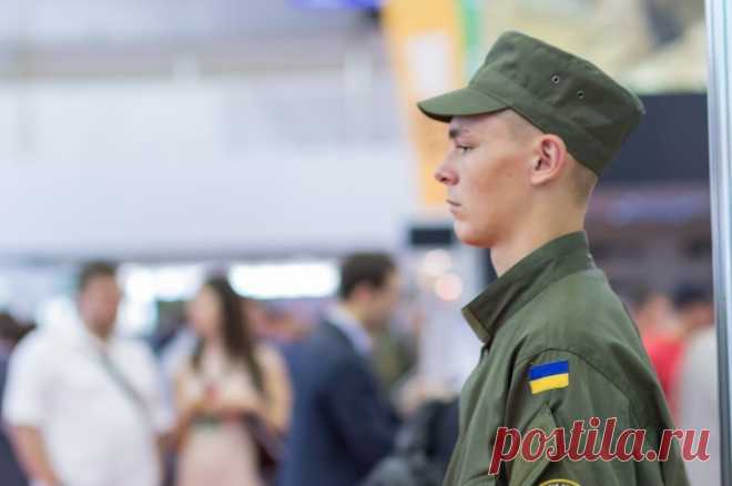 На Украине в дополнение к повестке появится требование о явке в военкомат. Новый документ будет предшествовать обращению территориального центра комплектования в суд.