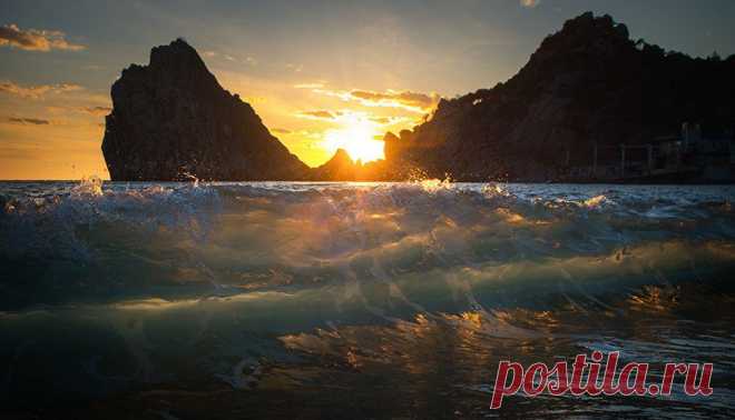 Свет Солнца освещает глубину
Сквозь сотни километров и одну волну
Украина, Крым, Симеиз/