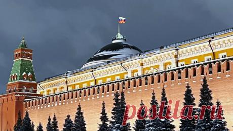 КРЕМЛЁВСКАЯ СТЕНА В МОСКВЕ