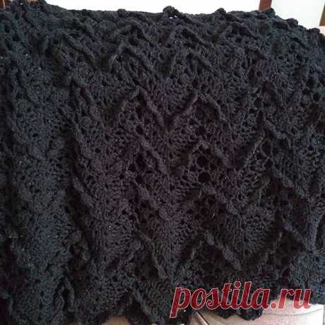 Vestido em andamento, mas ainda falta bastante 😅 essa peça tem no canal da linda  @vilarinsdebora 🥰
.
.
#croche #crochetando #vestido #vestidolongo