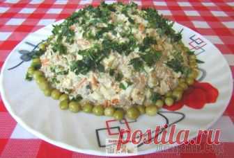 Салат с куриной печенью, яйцами и овощами Вкусный, аппетитный и питательный салат с куриной печенью, яйцами и овощами станет прекрасным дополнением вашего стола.Ингредиенты:— куриная печень – 400 грамм;— куриные яйца – 4 шт.;— морковь (средня...