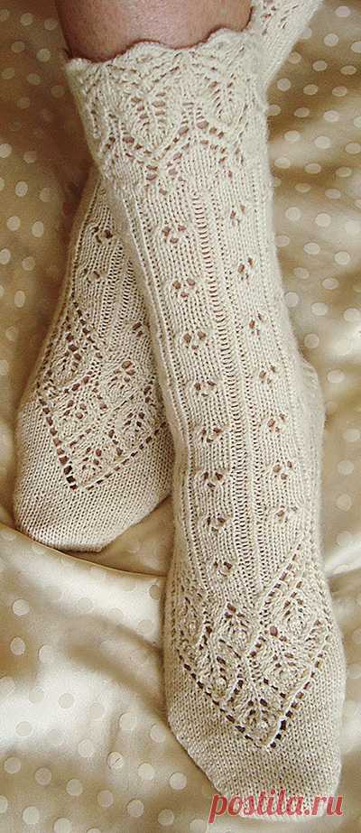 Lingerie sock : Knitty First Fall 2011