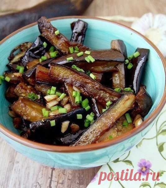 Закуска из баклажан за 15 минут

Девочки, отдаю вам обалденный рецептик баклажан. 
Готовила первый раз, если честно, немного с недоверием. Уж больно простым показался. Родственники не могли оторваться, очень интересный вкус! 
Муж полез за добавкой и сказал что таких вкусных баклажан никогда не ел и сказал спасибо тому сказать кто дал рецептик.

Какие продукты потребуются и как готовить закуску, смотрите на нашем сайте http://magicchef.ru/recipes/80802/zakuska-iz-baklazhan-za-15-minut.html?t=1800