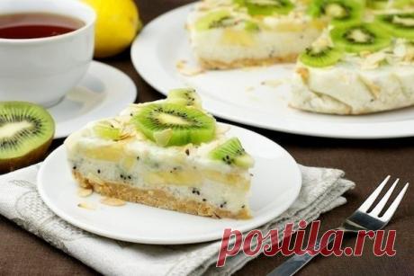 Творожник с фруктами: низкокалорийная вкуснятина 
на 100грамм - 102.43 ккалБ/Ж/У - 7.64/1.05/15.85 

Ингредиенты: 
Творог обезжиренный 200 г 
Кефир обезжиренный 200 г 
Яйцо 1 шт. 
Манка 70 г 
Мед 35 г 
Разрыхлитель 1 щепотка 
Банан 65 г 
Киви 2 шт. 

Приготовление: 
1. Смешать творог, кефир, яйцо, манку и разрыхлитель и мед 
2. Все тщательно перемешать 
3. Киви и банан очистить и порезать кружочками 
4. Аккуратно соединить фрукты и творожную массу 
5. Выпекать 35-40 минут ...