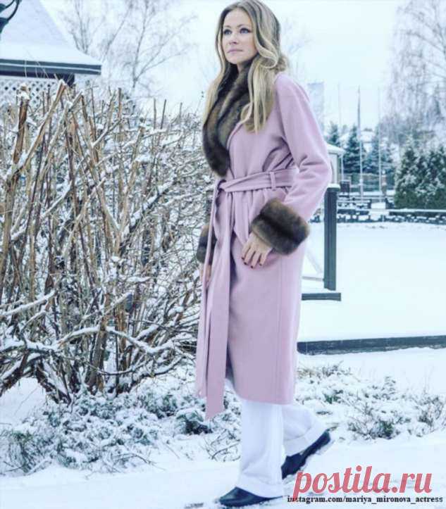 Мария Миронова первый раз прогулялась с 4-месячным сыном по центру Москвы | Краше Всех