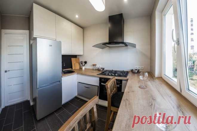 Белая кухня на 6 квадратах