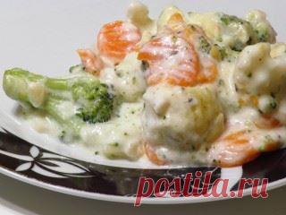 Carska mešavina u pavlaci Carska mešavina u pavlaci je zdrav prilog bogat mekim povrćem: karfiolom, brokolijem i šargarepom zaliveno pavlakom sa aromom belog luka i sirom koji se razvlači.