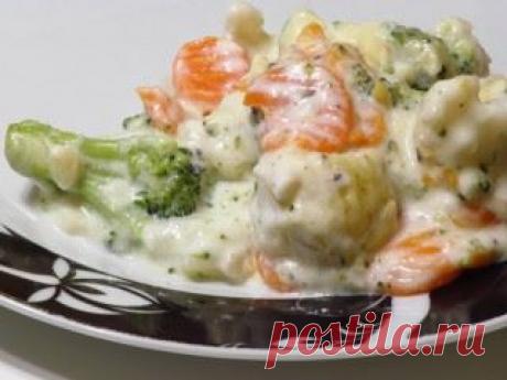 Carska mešavina u pavlaci Carska mešavina u pavlaci je zdrav prilog bogat mekim povrćem: karfiolom, brokolijem i šargarepom zaliveno pavlakom sa aromom belog luka i sirom koji se razvlači.