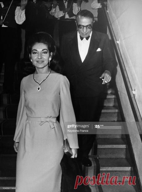 la-cantatrice-maria-callas-et-larmateur-aristote-onassis-arrrivant-au-picture-id1040977444 (1514×2048)