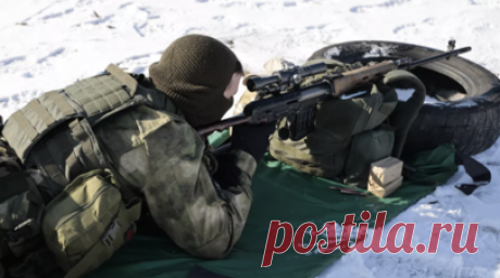 Российский снайпер четыре дня выжидал противника и уничтожил его одним выстрелом. Снайпер Вооружённых сил России с позывным Череп четыре дня выжидал в зоне специальной военной операции противника и ликвидировал его одним выстрелом. Читать далее