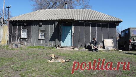 Единственный здешний житель «самоизолировался» в 1992 году.

РИА «Воронеж» продолжает рассказывать о последних жителях умирающих хуторов и деревень региона. Журналистов интересует, останутся эти населенные пункты на карте через 10–15 лет или исчезнут вместе со своими последними жителями. Очередной выпуск спецпроекта посвящен деревне Васильевка Рамонского района, где постоянно живет один человек.