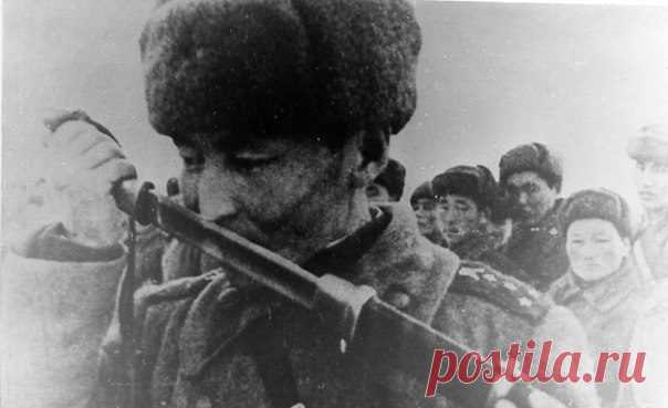 Тувинцы: «Чёрная смерть» вермахта Немцы во время Великой Отечественной войны называли тувинцев «Der Schwarze Tod» — «Чёрная Смерть».