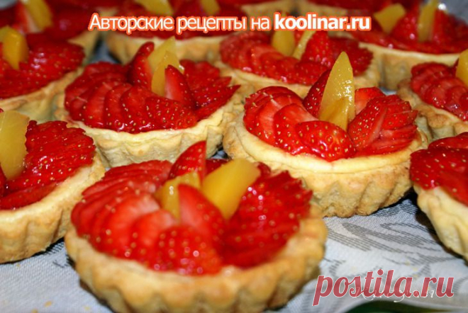 Корзиночки с творожной начинкой и клубникой.