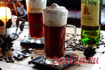 Кава по-ірландськи з медом (Irish Coffee) Кава по-ірландськи в моїй інтерпретації з додаванням меду для лагіднішого смаку. Надзвичайно тонізуючий та зігріваючий напій.